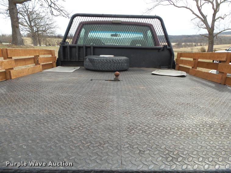 image for item DA2541 1993 Chevrolet Silverado 3500 flatbed pickup truck