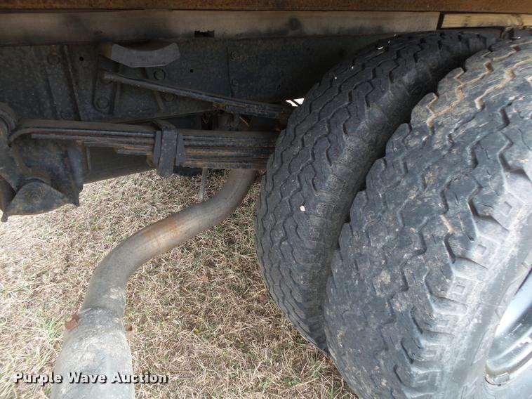 image for item DA2541 1993 Chevrolet Silverado 3500 flatbed pickup truck