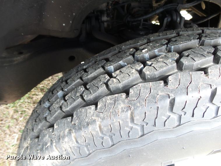 image for item DA2541 1993 Chevrolet Silverado 3500 flatbed pickup truck