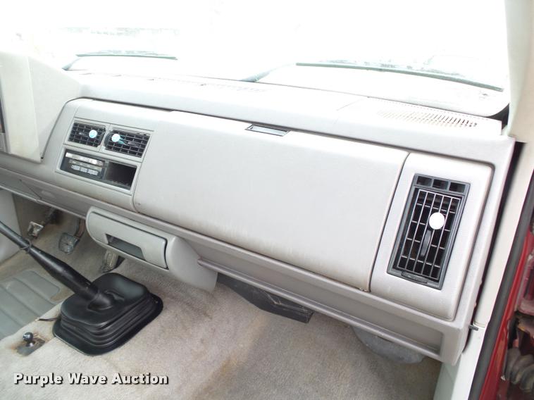 image for item DA2541 1993 Chevrolet Silverado 3500 flatbed pickup truck
