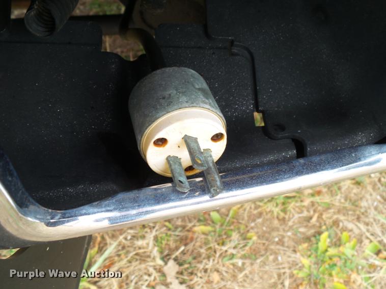 image for item DA2541 1993 Chevrolet Silverado 3500 flatbed pickup truck