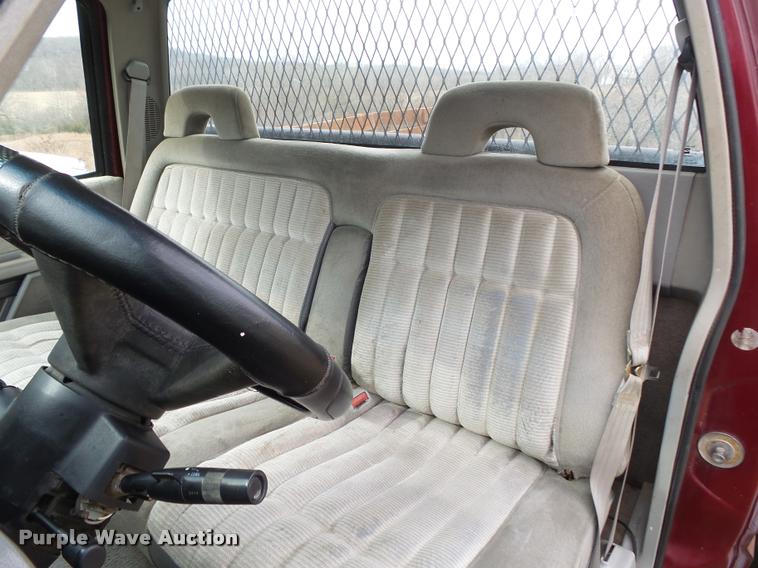 image for item DA2541 1993 Chevrolet Silverado 3500 flatbed pickup truck