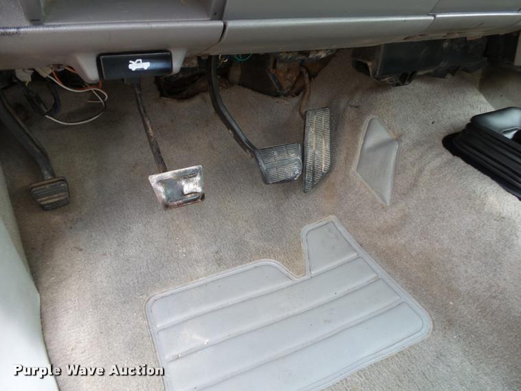 image for item DA2541 1993 Chevrolet Silverado 3500 flatbed pickup truck