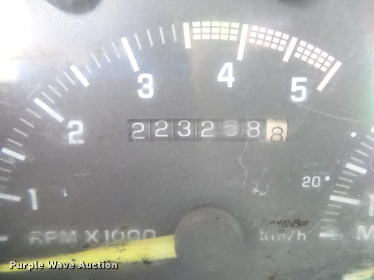 image for item DA2541 1993 Chevrolet Silverado 3500 flatbed pickup truck