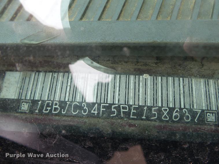 image for item DA2541 1993 Chevrolet Silverado 3500 flatbed pickup truck