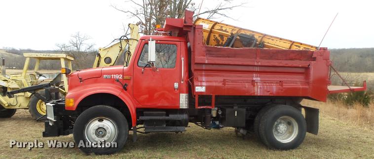 image for item DA2545 1996 International 4900 dump truck