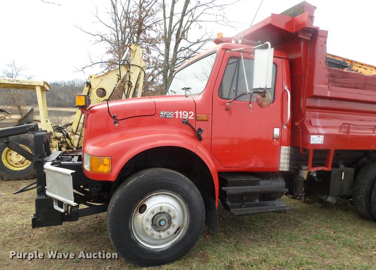 image for item DA2545 1996 International 4900 dump truck