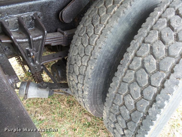 image for item DA2545 1996 International 4900 dump truck