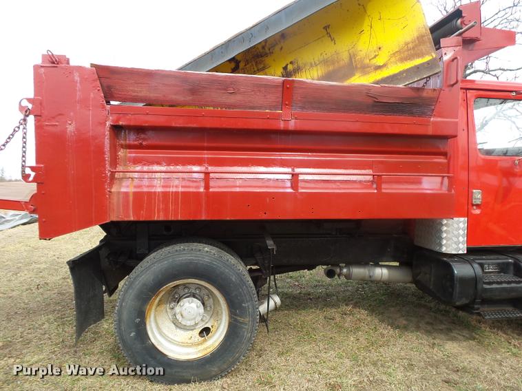 image for item DA2545 1996 International 4900 dump truck