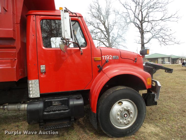 image for item DA2545 1996 International 4900 dump truck