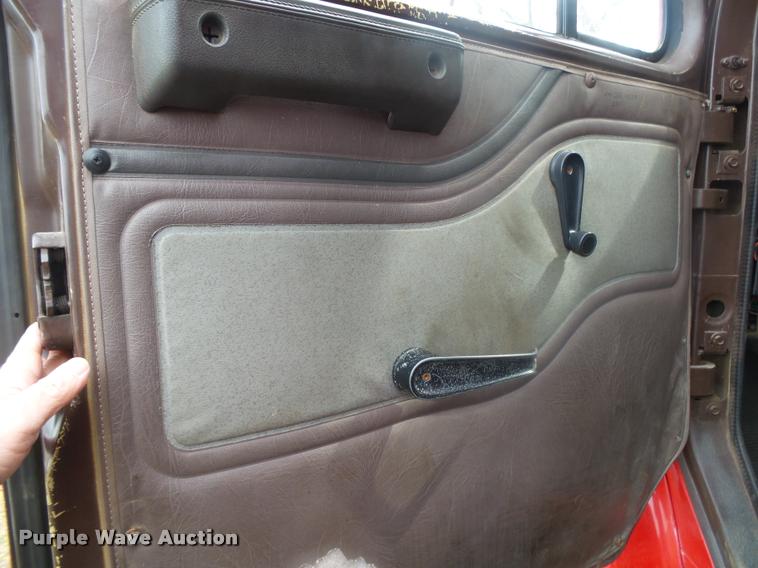 image for item DA2545 1996 International 4900 dump truck