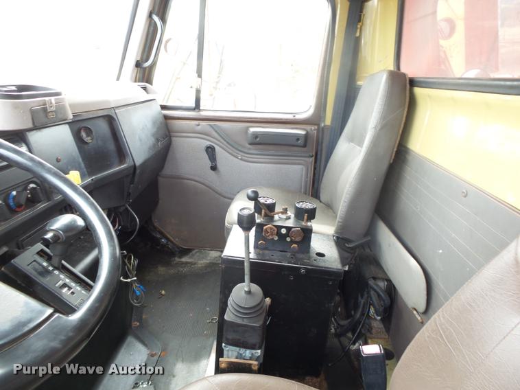 image for item DA2545 1996 International 4900 dump truck