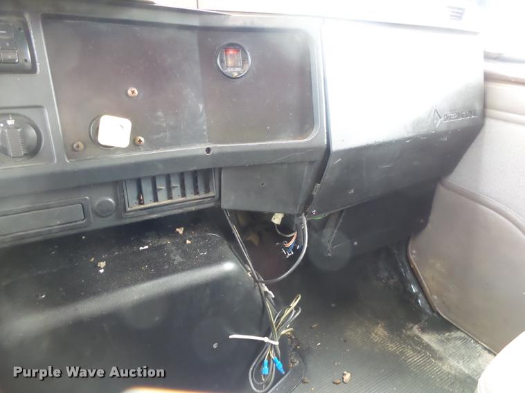 image for item DA2545 1996 International 4900 dump truck