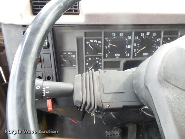 image for item DA2545 1996 International 4900 dump truck