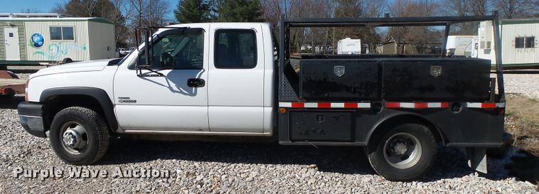 image for item DA2555 2007 Chevrolet Silverado 3500 Ext.Cab flatbed pickup truck