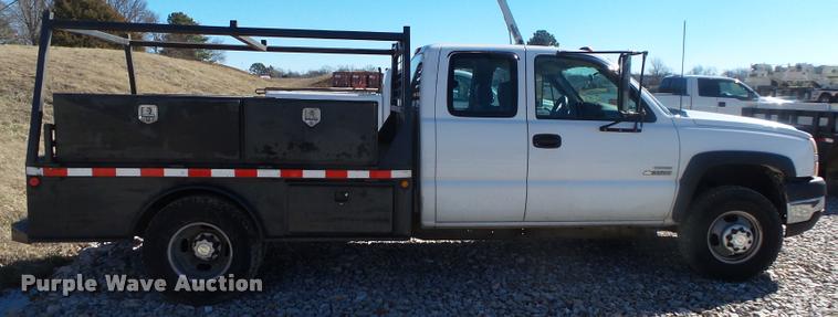 image for item DA2555 2007 Chevrolet Silverado 3500 Ext.Cab flatbed pickup truck