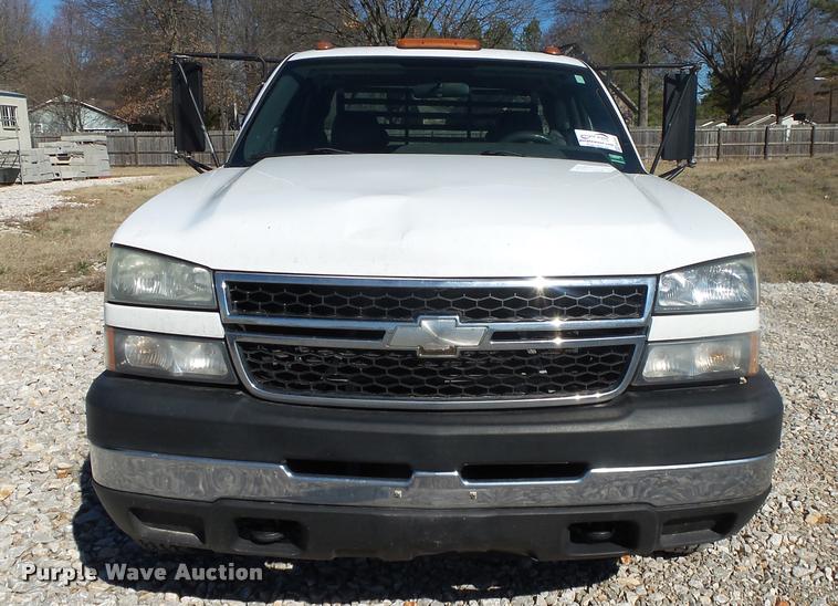 image for item DA2555 2007 Chevrolet Silverado 3500 Ext.Cab flatbed pickup truck