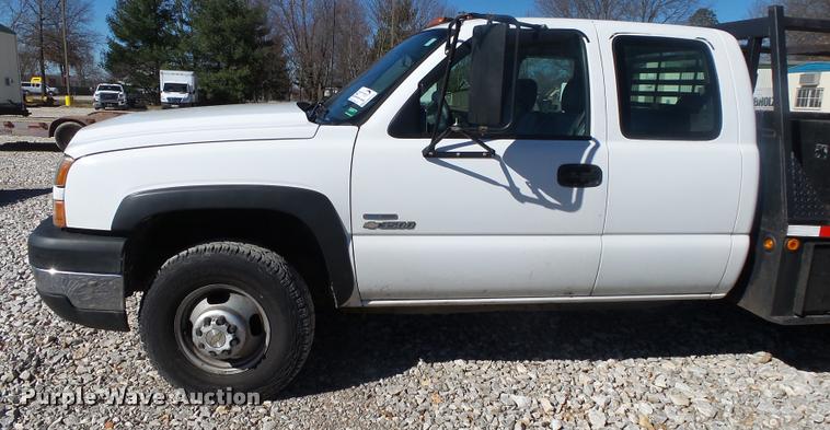 image for item DA2555 2007 Chevrolet Silverado 3500 Ext.Cab flatbed pickup truck