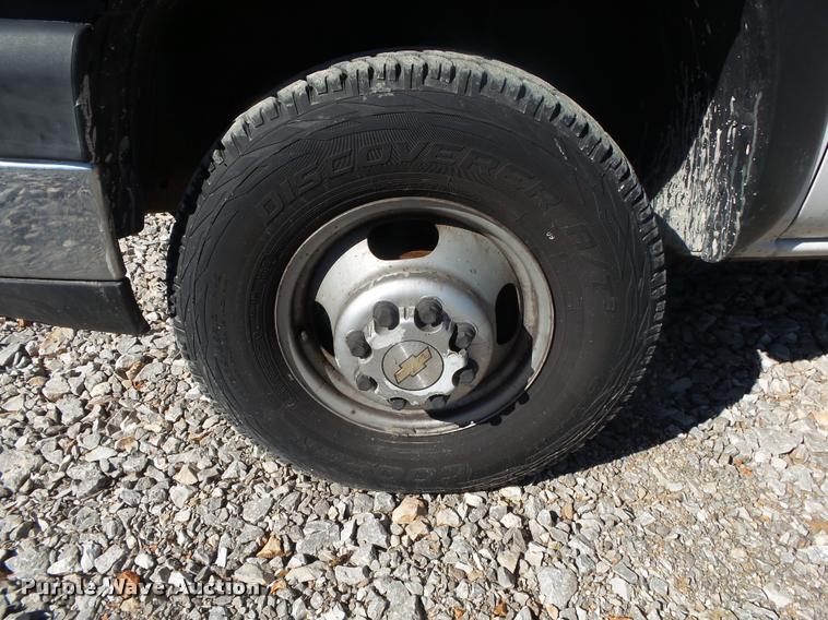 image for item DA2555 2007 Chevrolet Silverado 3500 Ext.Cab flatbed pickup truck