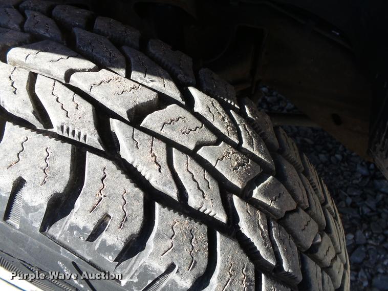 image for item DA2555 2007 Chevrolet Silverado 3500 Ext.Cab flatbed pickup truck