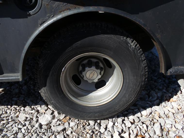 image for item DA2555 2007 Chevrolet Silverado 3500 Ext.Cab flatbed pickup truck