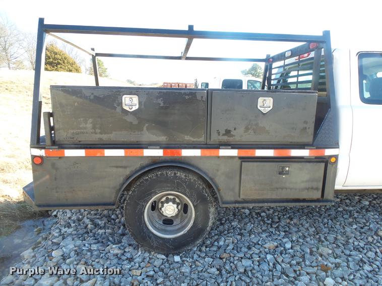 image for item DA2555 2007 Chevrolet Silverado 3500 Ext.Cab flatbed pickup truck