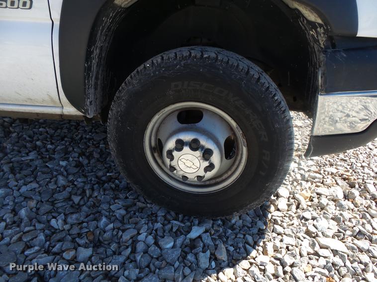 image for item DA2555 2007 Chevrolet Silverado 3500 Ext.Cab flatbed pickup truck