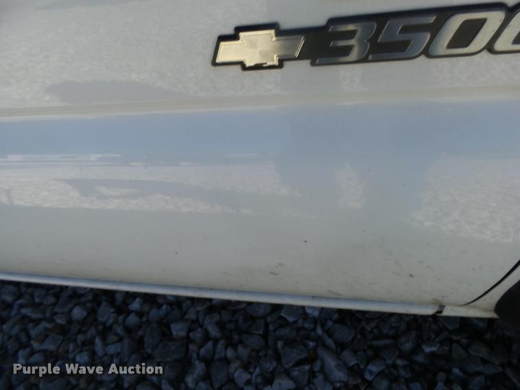 image for item DA2555 2007 Chevrolet Silverado 3500 Ext.Cab flatbed pickup truck