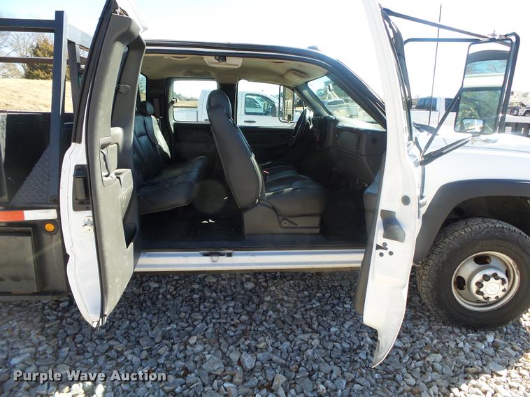 image for item DA2555 2007 Chevrolet Silverado 3500 Ext.Cab flatbed pickup truck