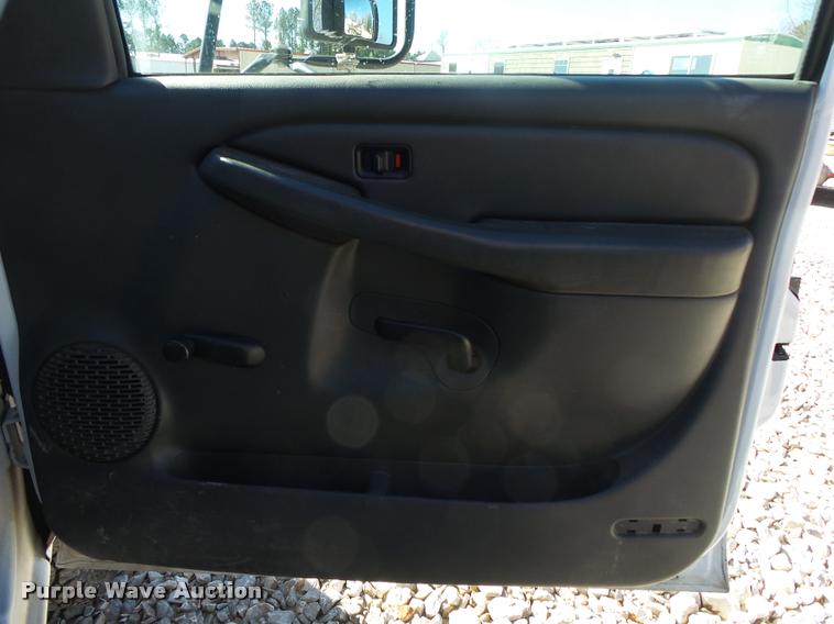 image for item DA2555 2007 Chevrolet Silverado 3500 Ext.Cab flatbed pickup truck