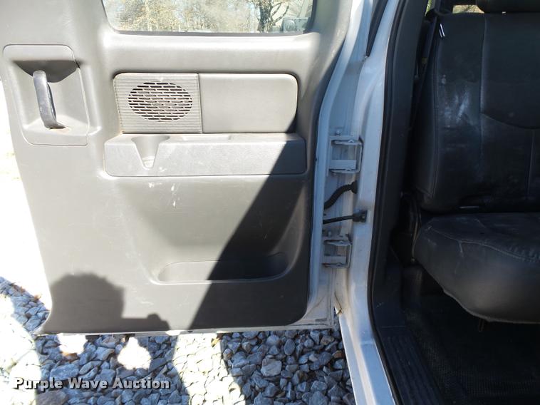 image for item DA2555 2007 Chevrolet Silverado 3500 Ext.Cab flatbed pickup truck