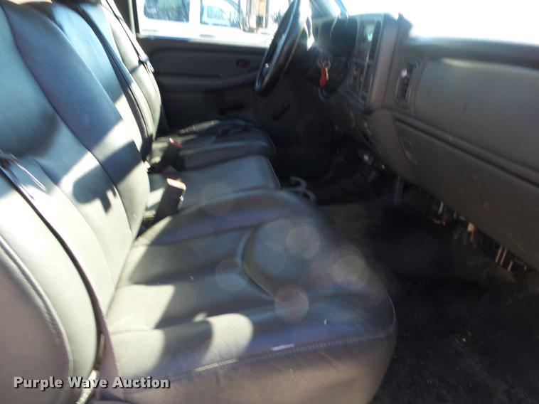 image for item DA2555 2007 Chevrolet Silverado 3500 Ext.Cab flatbed pickup truck