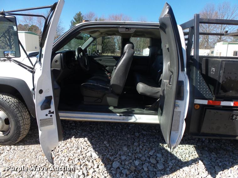 image for item DA2555 2007 Chevrolet Silverado 3500 Ext.Cab flatbed pickup truck