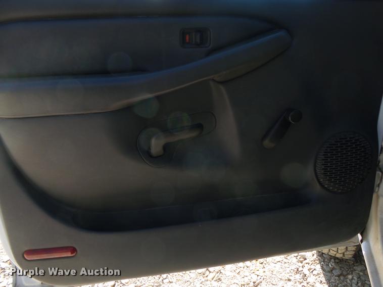 image for item DA2555 2007 Chevrolet Silverado 3500 Ext.Cab flatbed pickup truck