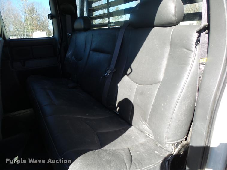 image for item DA2555 2007 Chevrolet Silverado 3500 Ext.Cab flatbed pickup truck