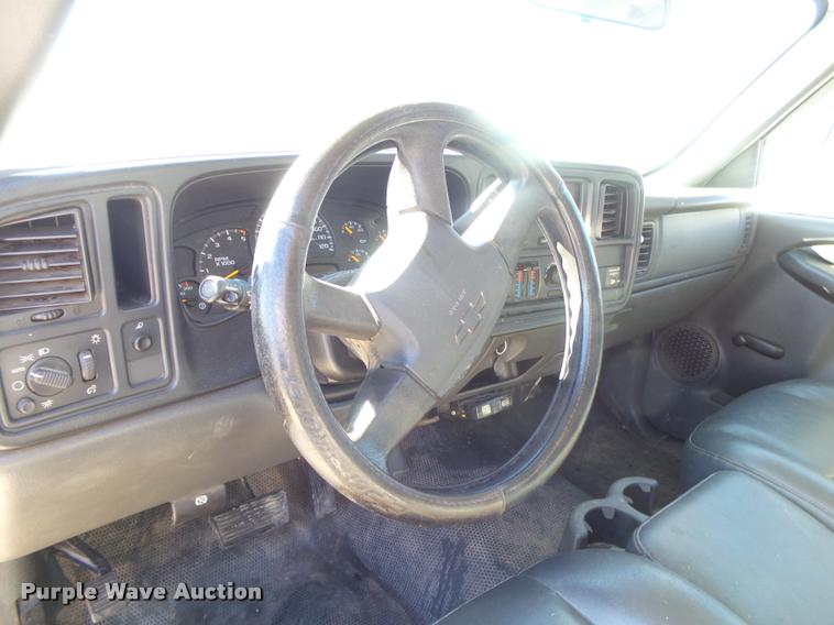 image for item DA2555 2007 Chevrolet Silverado 3500 Ext.Cab flatbed pickup truck