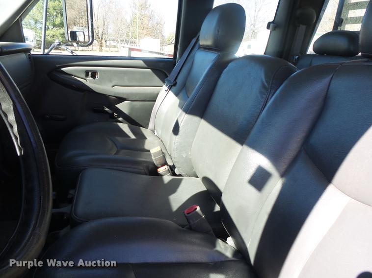 image for item DA2555 2007 Chevrolet Silverado 3500 Ext.Cab flatbed pickup truck