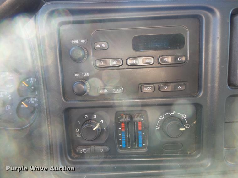 image for item DA2555 2007 Chevrolet Silverado 3500 Ext.Cab flatbed pickup truck