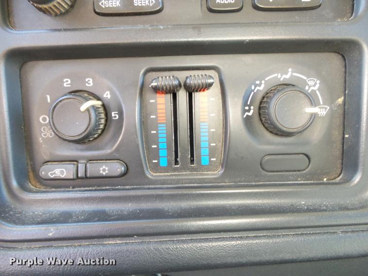 image for item DA2555 2007 Chevrolet Silverado 3500 Ext.Cab flatbed pickup truck