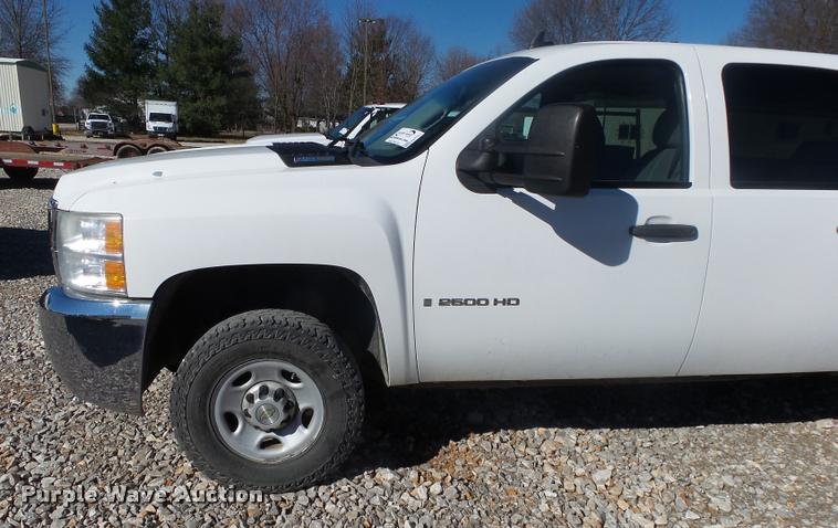 image for item DA2557 2008 Chevrolet Silverado 2500HD Crew Cab pickup truck