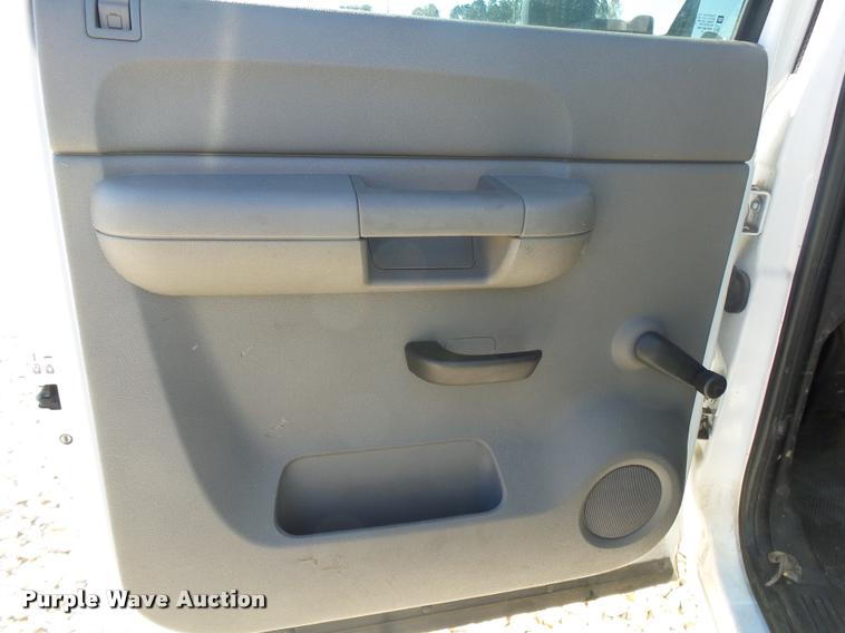image for item DA2557 2008 Chevrolet Silverado 2500HD Crew Cab pickup truck