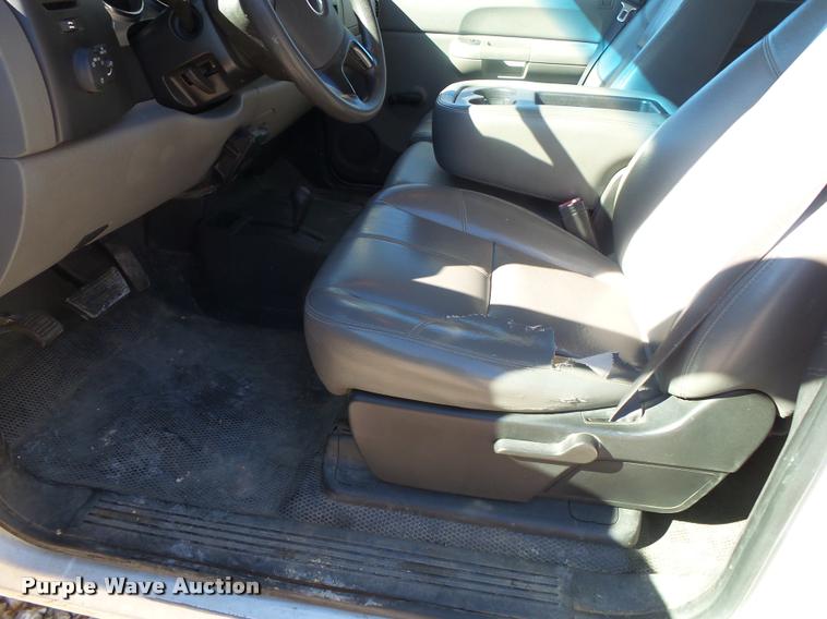 image for item DA2557 2008 Chevrolet Silverado 2500HD Crew Cab pickup truck