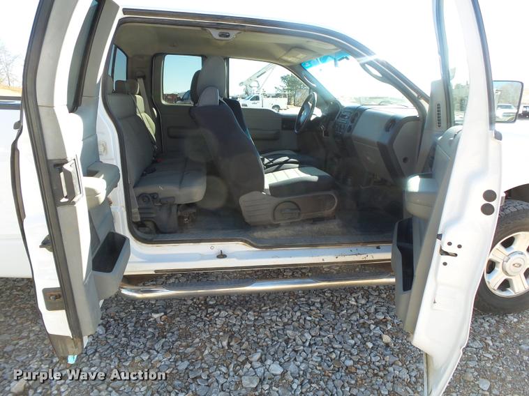 image for item DA2558 2005 Ford F150 SuperCab pickup truck