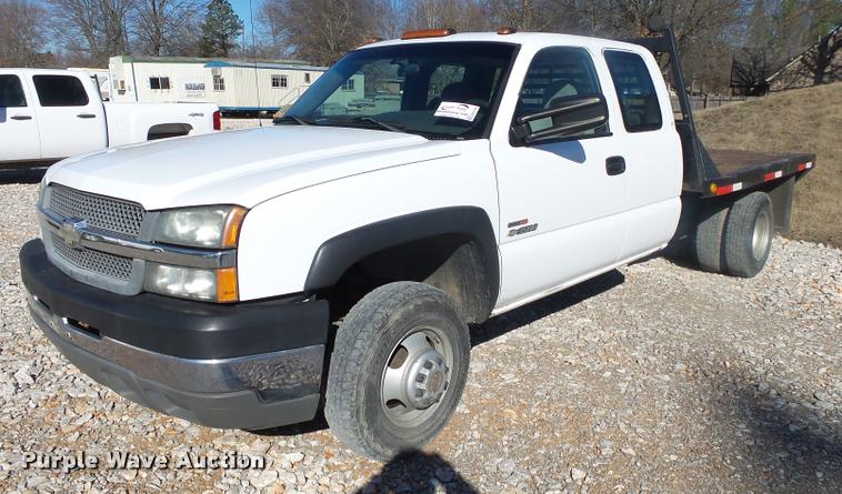image for item DA2559 2004 Chevrolet Silverado 3500 Ext.Cab flatbed pickup truck