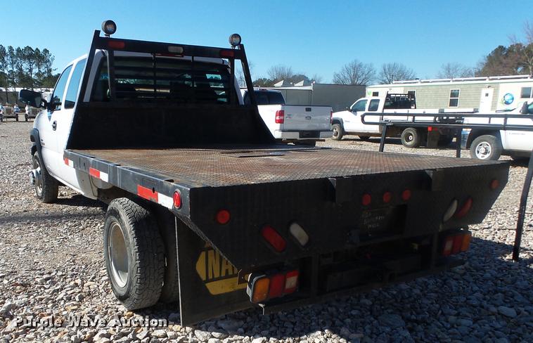 image for item DA2559 2004 Chevrolet Silverado 3500 Ext.Cab flatbed pickup truck