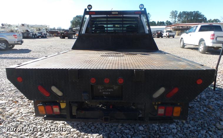 image for item DA2559 2004 Chevrolet Silverado 3500 Ext.Cab flatbed pickup truck