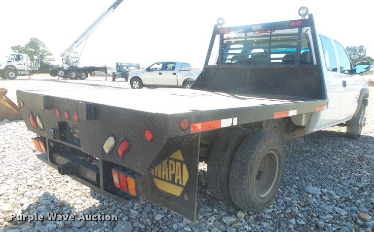 image for item DA2559 2004 Chevrolet Silverado 3500 Ext.Cab flatbed pickup truck
