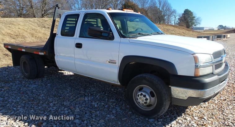 image for item DA2559 2004 Chevrolet Silverado 3500 Ext.Cab flatbed pickup truck