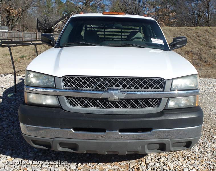 image for item DA2559 2004 Chevrolet Silverado 3500 Ext.Cab flatbed pickup truck