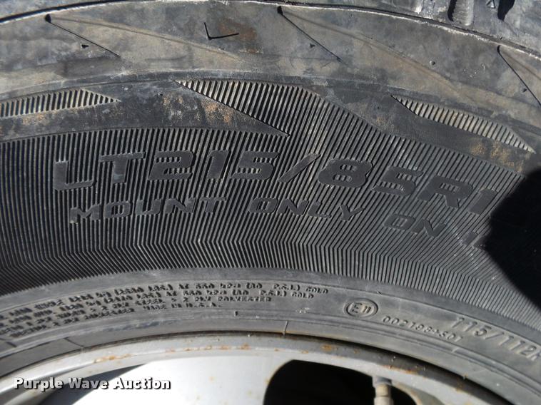 image for item DA2559 2004 Chevrolet Silverado 3500 Ext.Cab flatbed pickup truck